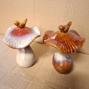 Paddestoel met vogel 9,7x9,5x12cm 2ass